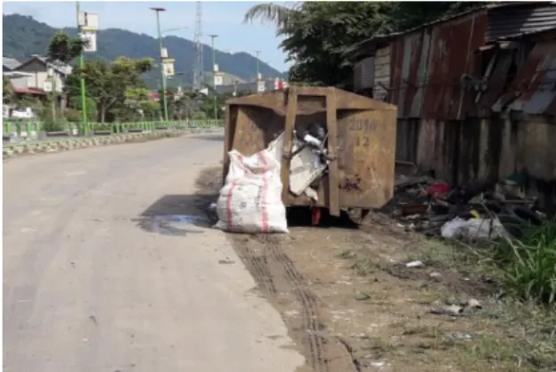 Gambar 3. Kondisi Bak Sampah yang Disiapkan di  Sepanjang Bantaran Sungai Acai. Sumber: Hasil 