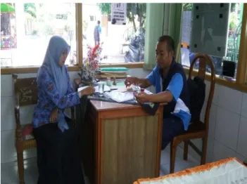 Gambar 4.1 Wawancara peneliti dengan kepala MI Hidayatul  Mubtadiin Wates 2