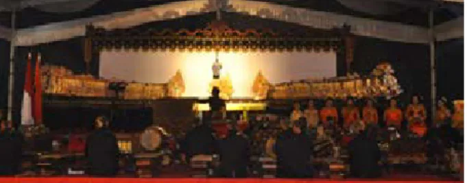 Gambar 1 Visualisasi setting pergelaran wayang dengan  penataan ‘baru’