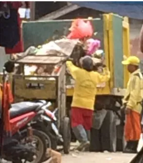 Gambar 3. Gerobak Sampah di Pasar Loa Kulu 