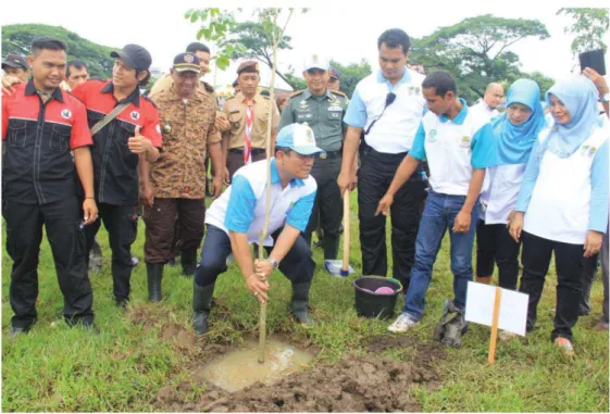 Gambar 3-12. Penanaman Pohon Oleh Wali Kota Cirebon  