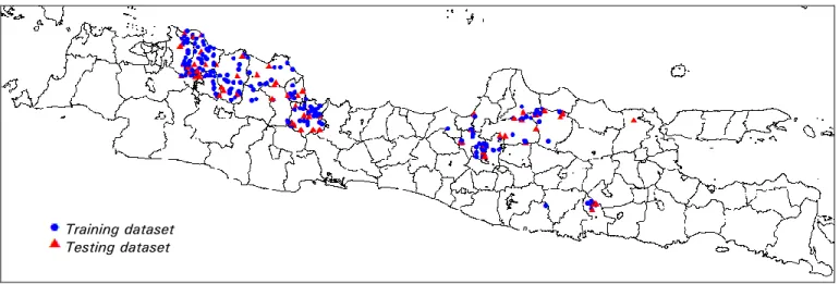 Gambar 1.  Sebaran 301 profil tanah untuk pengembangan model   Figure 1.  The distribution of 301 soil profiles as dataset for modeling Training dataset 