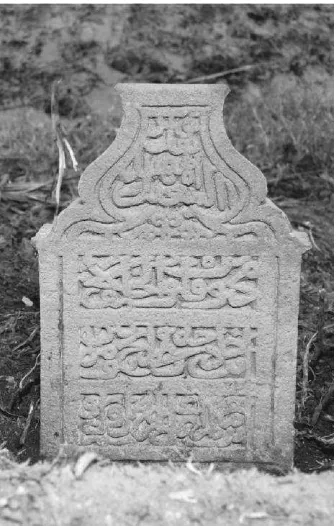 Gambar 1: Nisan makam Ibnu Khaddajih.  