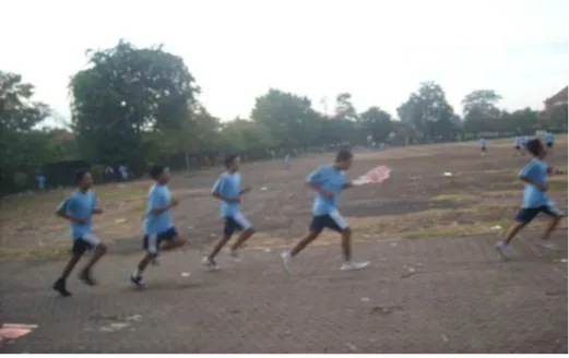 GAMBAR 5. SUBJEK MELAKUKAN TES 2,4 KM 