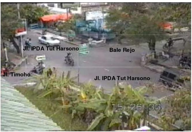 Gambar 3.2.  Foto Situasi Simpang Tak Bersinyal Empat Lengan   Jl. IPDA Tut  Harsono – Jl