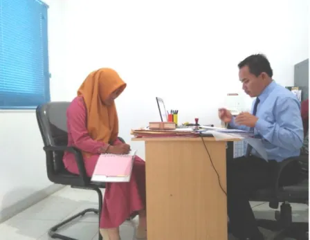 Foto 1. Wawancara dengan Bapak Sugianto (Manajer Bank Aman Syariah) 