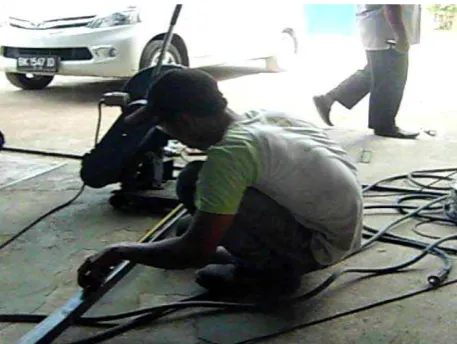 Gambar 5.1.Mengukur Benda Kerja 