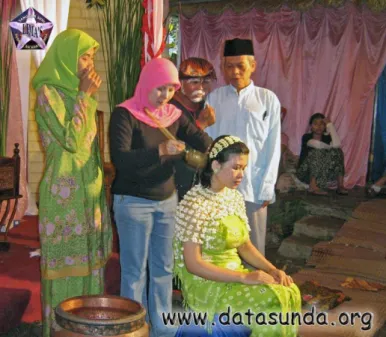 Gambar 8. Prosesi siraman 