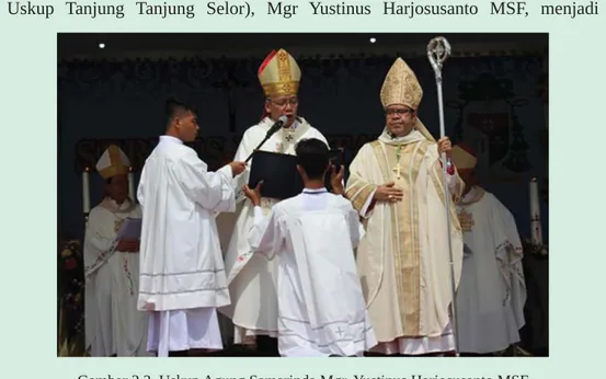 Gambar 2.3. Uskup Agung Samarinda Mgr. Yustinus Harjosusanto MSF  dan Uskup Tanjung Selor, Mgr