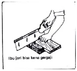 Gambar  Menggunakan gergaji punggung