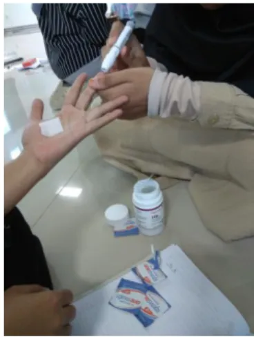 Gambar 1. Alat yang digunakan  dalam uji kadar Hb. 