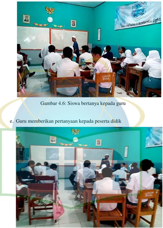 Gambar 4.6: Siswa bertanya kepada guru 