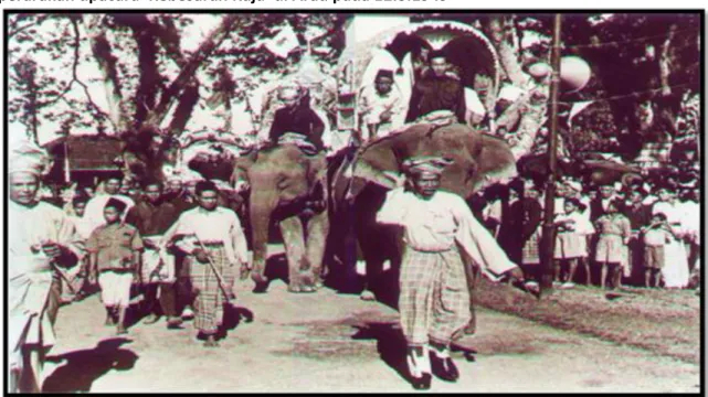 Foto 2: Tuan Syed Putra Ibn Almarhum Tuan Syed Hassan Jamalullail, (C.M.Raja Perlis, semasa  perarakan upacara ‘Kebesaran Raja’ di Arau pada 12.3.1949