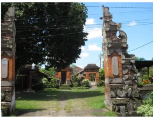 Gambar 1. Gerbang Puri Sayan 