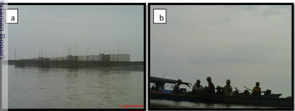 Gambar  7(a)  Hampang pagongan alat tangkap yang dilarang dalam Perdes,   (b) Nelayan penarik trawl ikan sedang beristirahat
