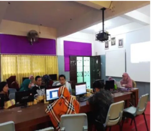 Gambar 3.1: Pelatihan Pengolahan Data  Bersama Guru-Guru SMK PGRI 
