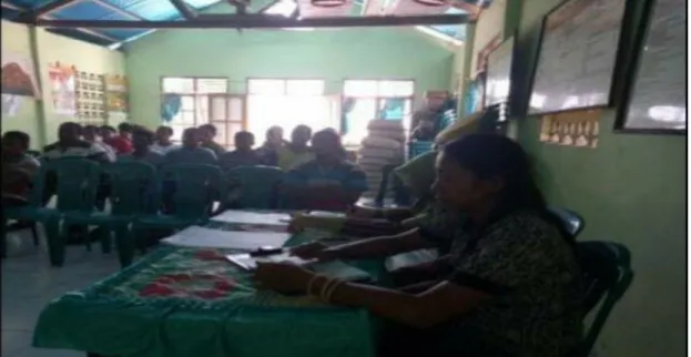 Gambar 2. Sosialisasi  Bersama Para Pelaku Usaha di Desa Nanghale,  tentang Kartu Nelayan dan Asuransi Nelayan