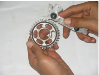 Gambar 5. Pengukuran komponen sistim starter Sepeda Motor HONLEI 