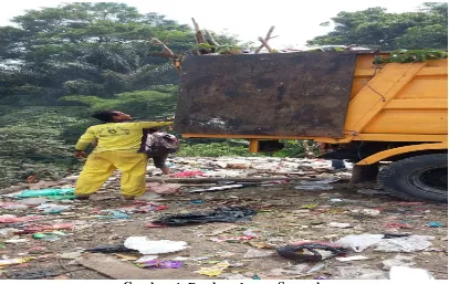 Gambar 3. Sampah dari TPS di Bongkar di TPA 