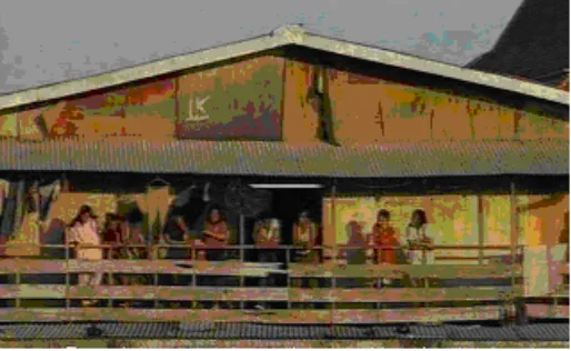 Gambar 13.7.  Sebuah barak penampungan buruh pabrik di kawasan Jawa Barat. Pekerja tidak cukup diberi fasilitas yang memadai (Sumber : John Pilger, ”The New Rulers of the World”)
