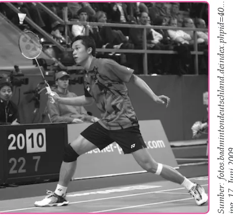 Gambar 2.1 Badminton adalah salah satu olahraga bola kecil.