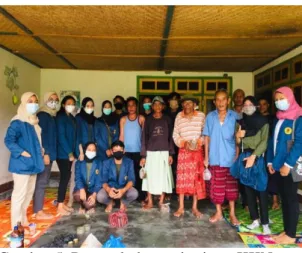 Gambar 5. Peternak dan mahasiswa KKN  