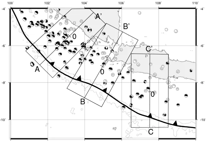 Gambar 2. Peta seismisitas dan mekanisma sumber gempa. Bola hitam untuk gempa dangkal (< 50 km), bola abu-abu untuk gempa dalam (> 50)