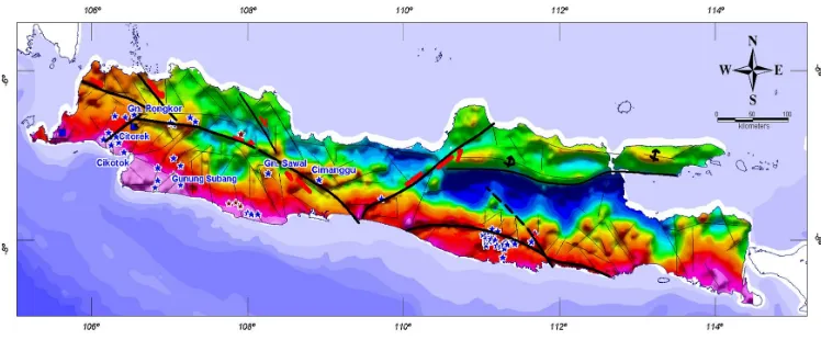 Gambar 2. Peta relief-shaded gaya berat regional Pulau Jawa yang menunjukkan distribusi keterdapatan endapan mineral pada kelurusan sesar utama (Ismayanto dkk., 2007)