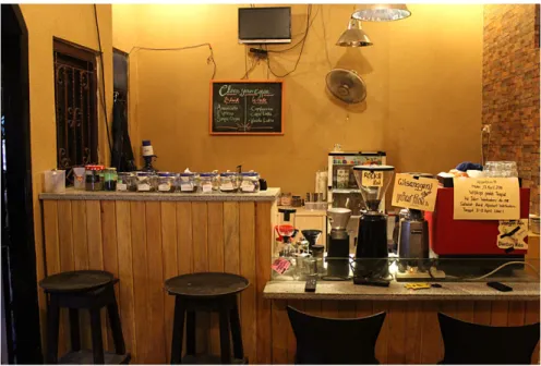 Gambar 5 : stand display barista tampak depan kafe Wijikopi  Sumber : Foto display barista kafe Wijikopi 