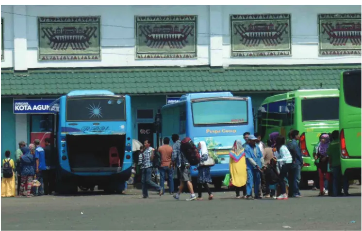 Gambar 10.7 Angkutan Umum