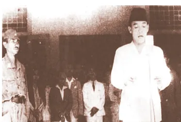 Gambar 6.3 Pembacaan proklamasi oleh Ir. Soekarno