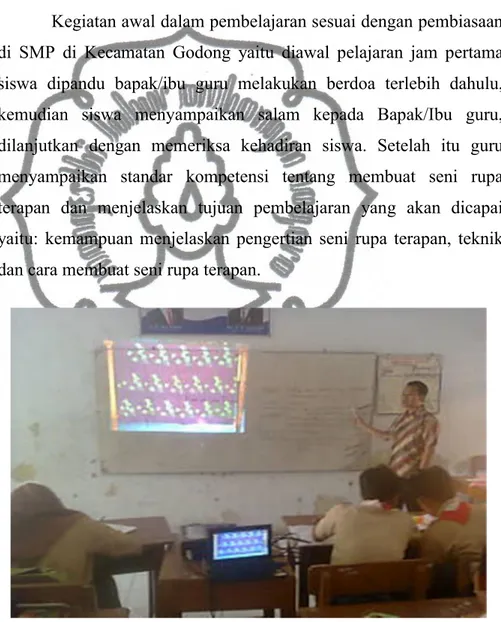 Gambar 4.8. Guru Seni Budaya SMP Negeri 1 Godong   sedang menjelaskan materi 
