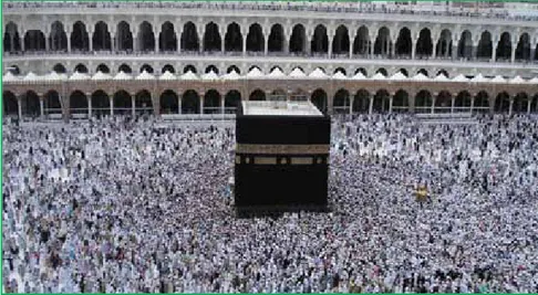 Gambar 6.4 Tawaf adalah mengelilingi Ka’bah sebanyak tujuh kali putaran.