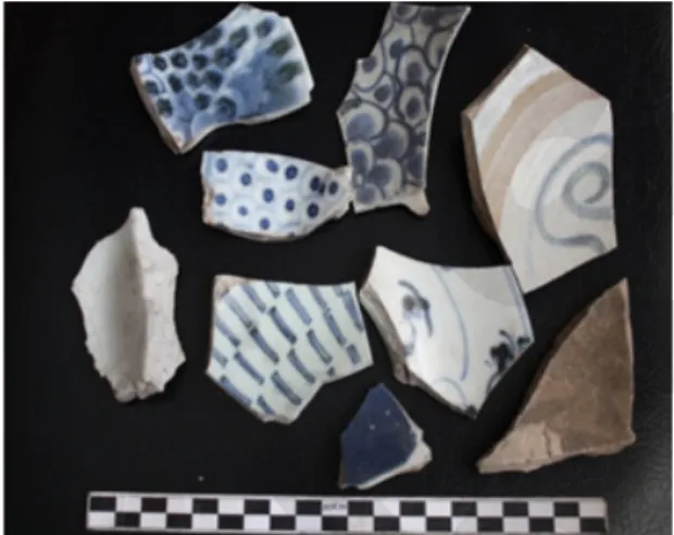 Foto 4.  Pecahan berbagai jenis keramik Asing yang  ditemukan di lokasi pelabuhan kuno di Pulau  Gorom