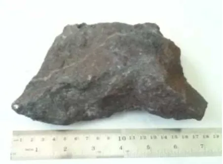 Gambar 9. (a) (a) Sampel batuan bermineral chalcopyrite, (b)Respon SIP sampel chalcopyrite.