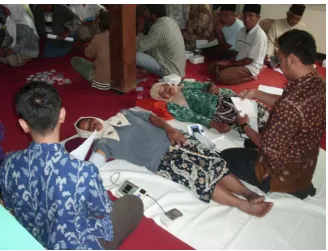Gambar 11. Pengambilan sampel darah 