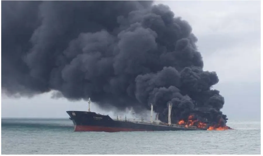 Gambar sebuah kapal tanker yang sedang terbakar
