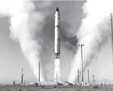 Gambar 4. Roket yang terbang menggunakan prinsip Hukum III Newton 