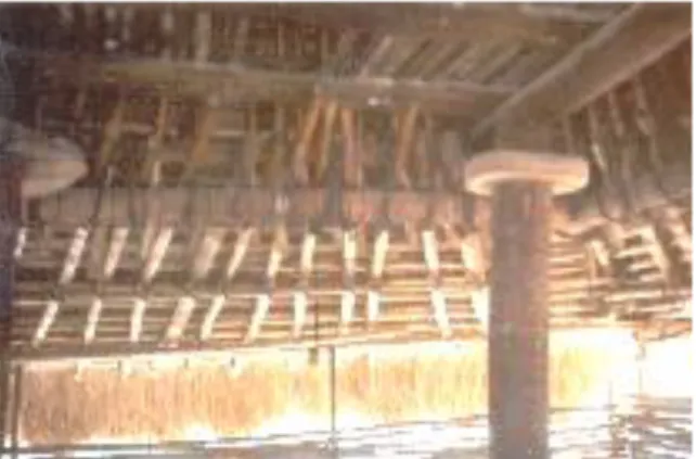 Gambar 2. Konstruksi atap panggung (kayu sebagai  struktur utama dan bambu sebagai kasau), sistem 