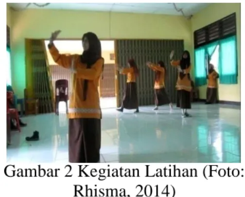 Gambar 2 Kegiatan Latihan (Foto:  Rhisma, 2014) 