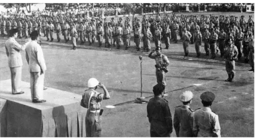 Gambar 4. Pelepasan Pasukan Garuda oleh Presiden pada 31 Desember 1956  Sumber: 30 tahun Indonesia Merdeka 