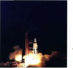 Gambar 2.3 : Peluncuran Saturn V membawa Apollo  ke Bulan 