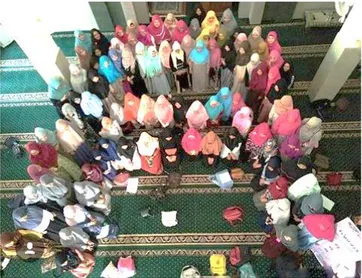 Gambar 10: foto bersama setelah pengajian mengenai hijab di  Masjid Al-Furqon 