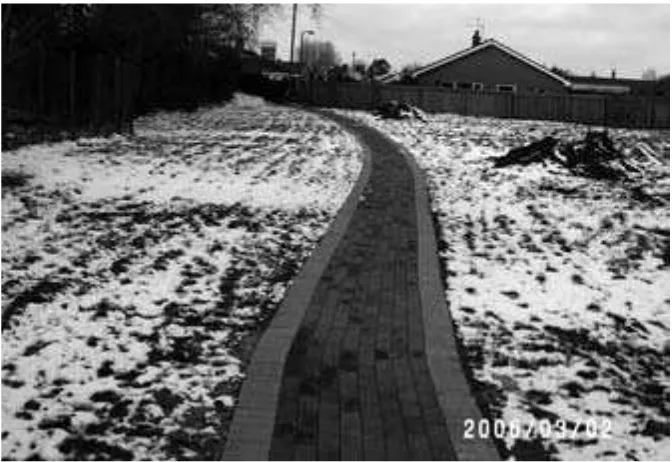 Figure �.� Up the garden path. That winter David photographed the whole process of layingthe path, and when it was completed, Monica, who was supporting the project, emailed me hisphotograph of it