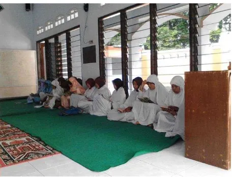 Gambar 4.2. Suasana Pembelajaran PAI di Masjid15 
