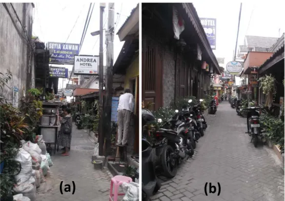 Gambar 1. 2. Penghalang (a) dan Parkir Liar (b) pada Jalur Pedestrian di   pada Kawasan Kampung Sosrowijayan, Yogyakarta 