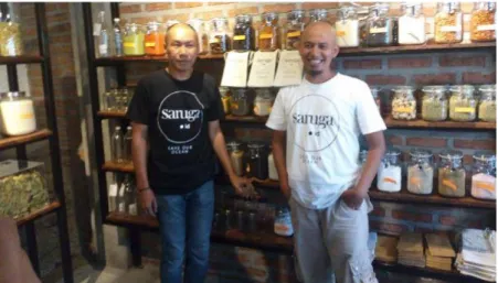 Gambar 1.5 Adi Asmawan dan Ridha Zaki, owner dan founder dari  Saruga Package-Free Shopping Store 