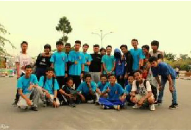 Gambar 1. 2 kelompok remaja Sumber :