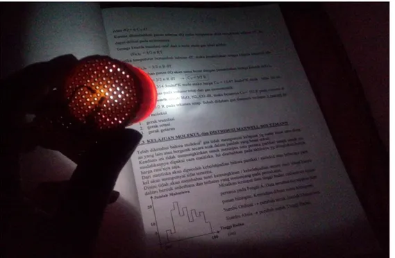 Gambar 16. Energi dari sisa panas setrika (catu daya setrika diputus) yang telah tersimpan di baterai dapat  menyalakan lampu LED tunggal selama sekitar 1 jam