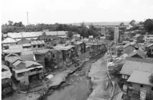 Gambar 1. Keadaan Kampung Kota Malang di sungai Brantas  sebelum berubah menjadi Kampung Warna-Warni 